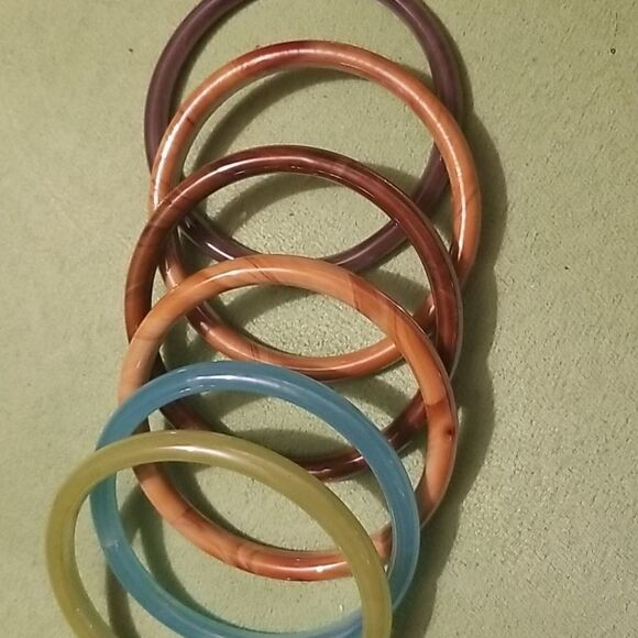 5 glass bangles - Picture 2 of 13